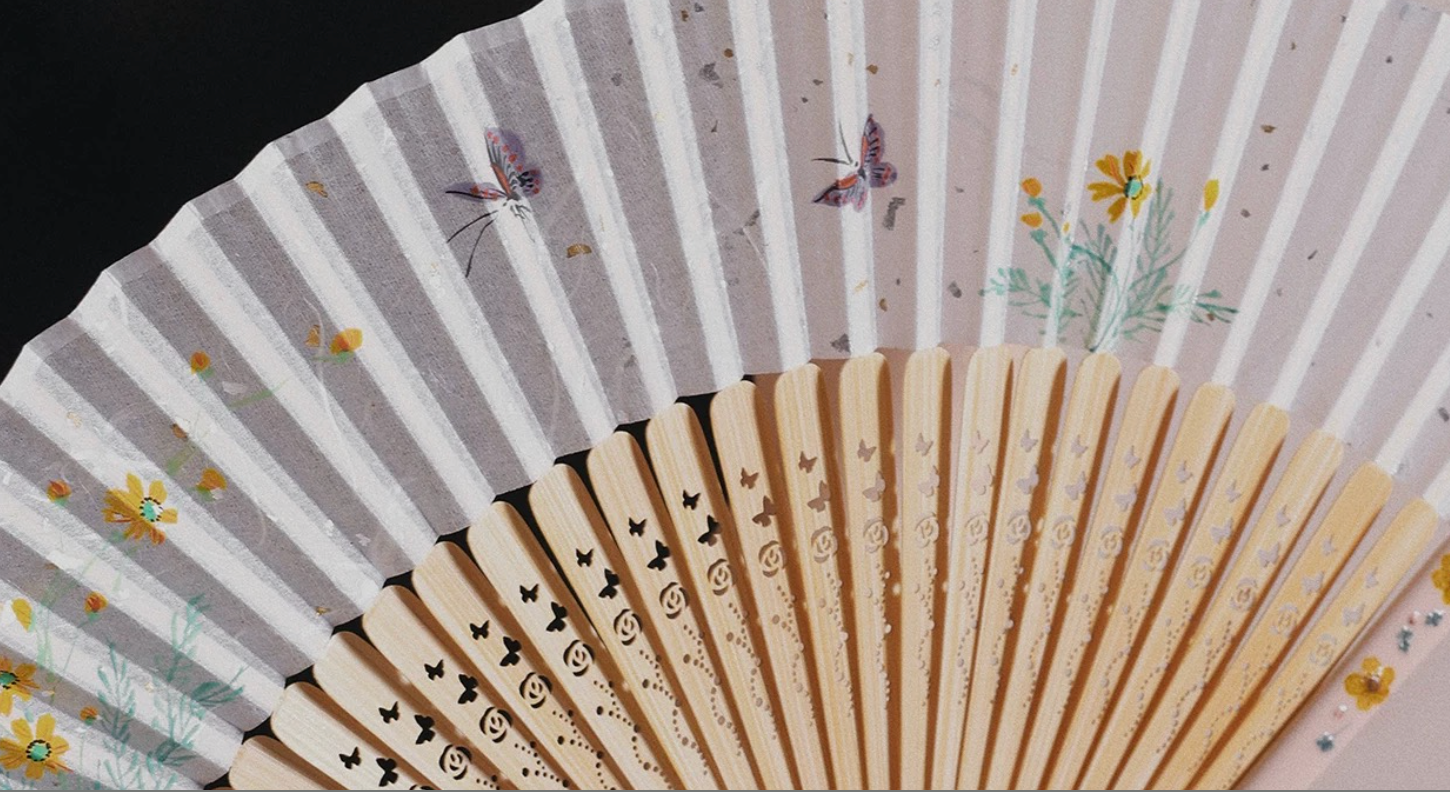 The Art of the Union: Why Handcrafted Folding Fans are the Ultimate Symbol of Harmony in Modern Weddings