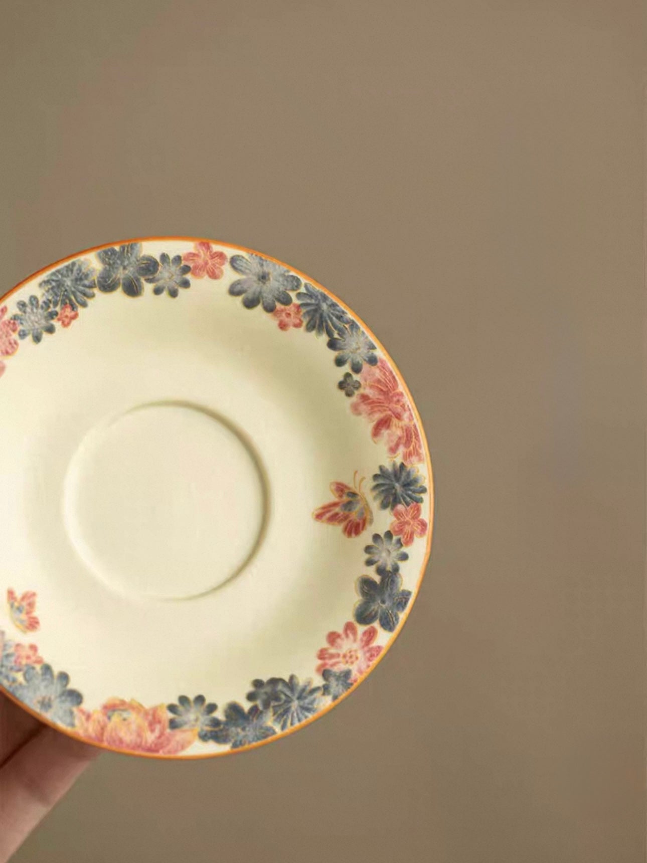 Hand-Painted "Cats in the Garden" Sancai Gaiwan