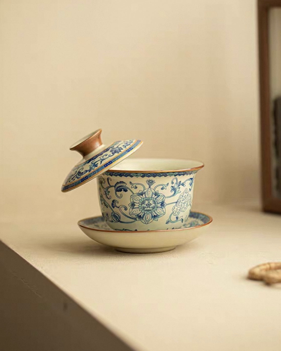 Imitation Song "Yellow Ru" Ware Intertwining Lotus Floating Gaiwan