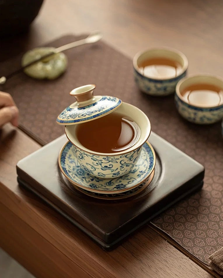 Imitation Song "Yellow Ru" Ware Intertwining Lotus Floating Gaiwan
