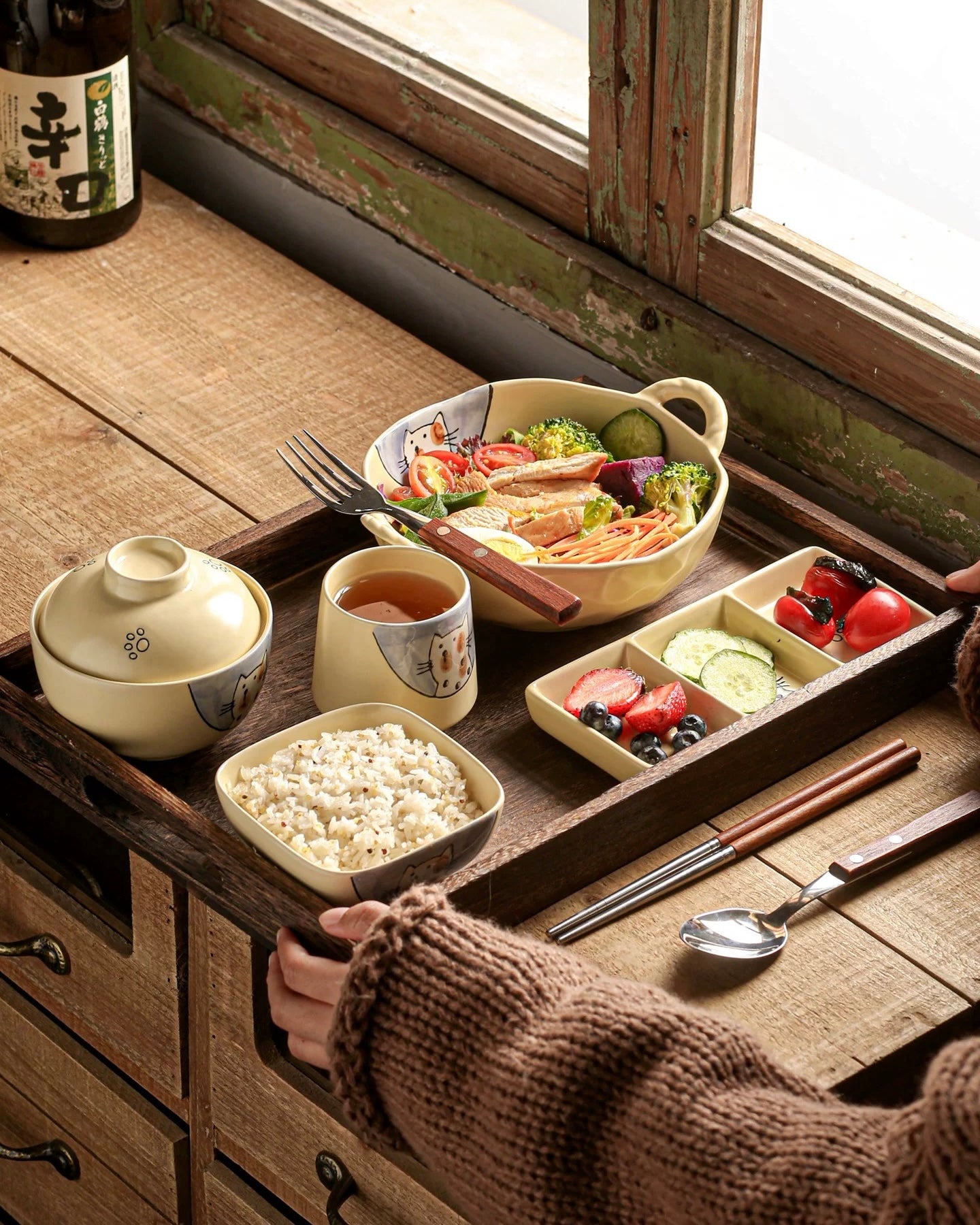 9-Piece Japanese Handmade Ramen Tableware Set: Cat and Fish Motif