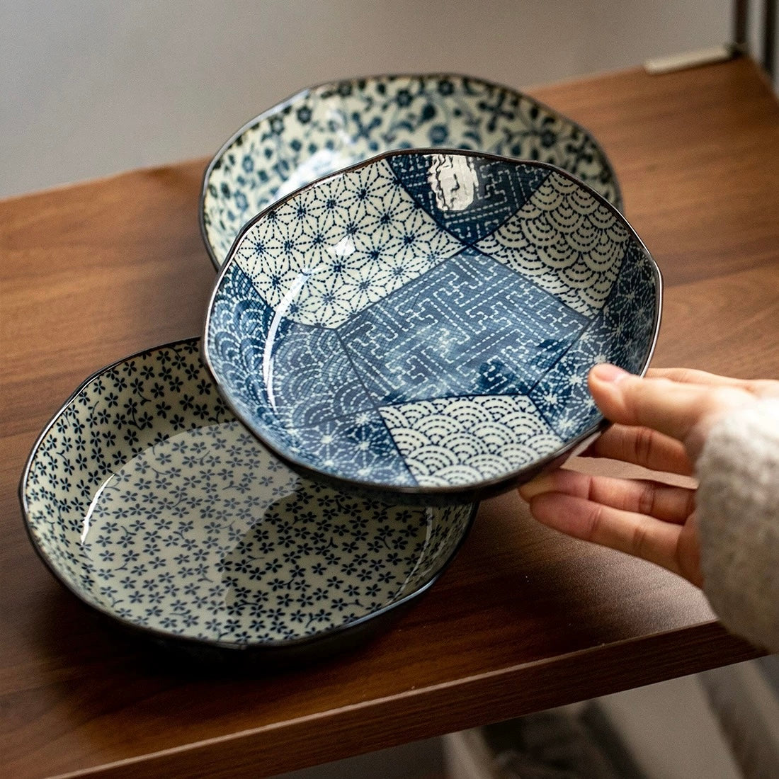 Japanese Mino-Ware "Ko-Sometsuke Karakusa" Deep Plate | Artisan Underglaze Tableware