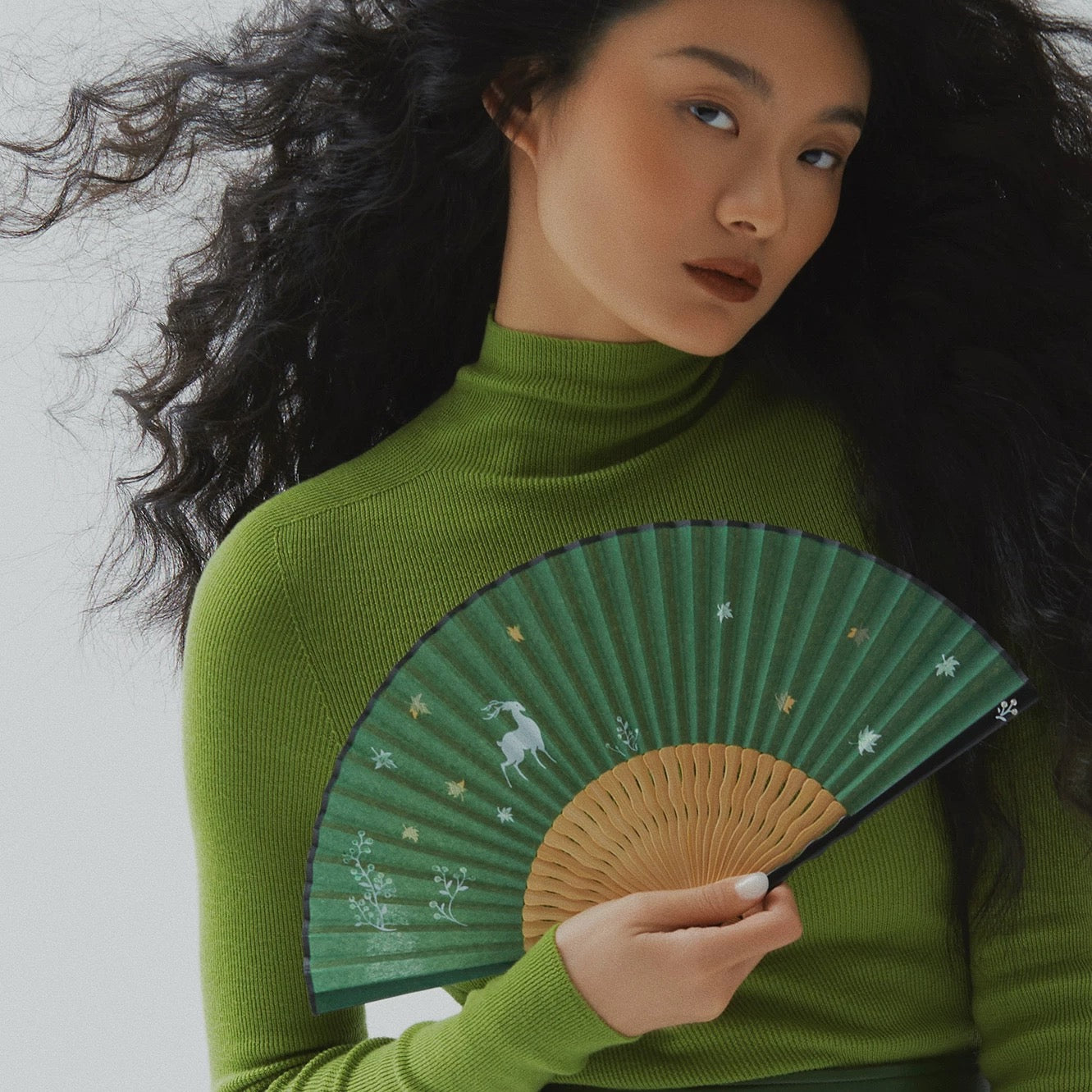 The Ethereal White Deer | Handcrafted Yunlong Paper-Backed Silk Folding Fan