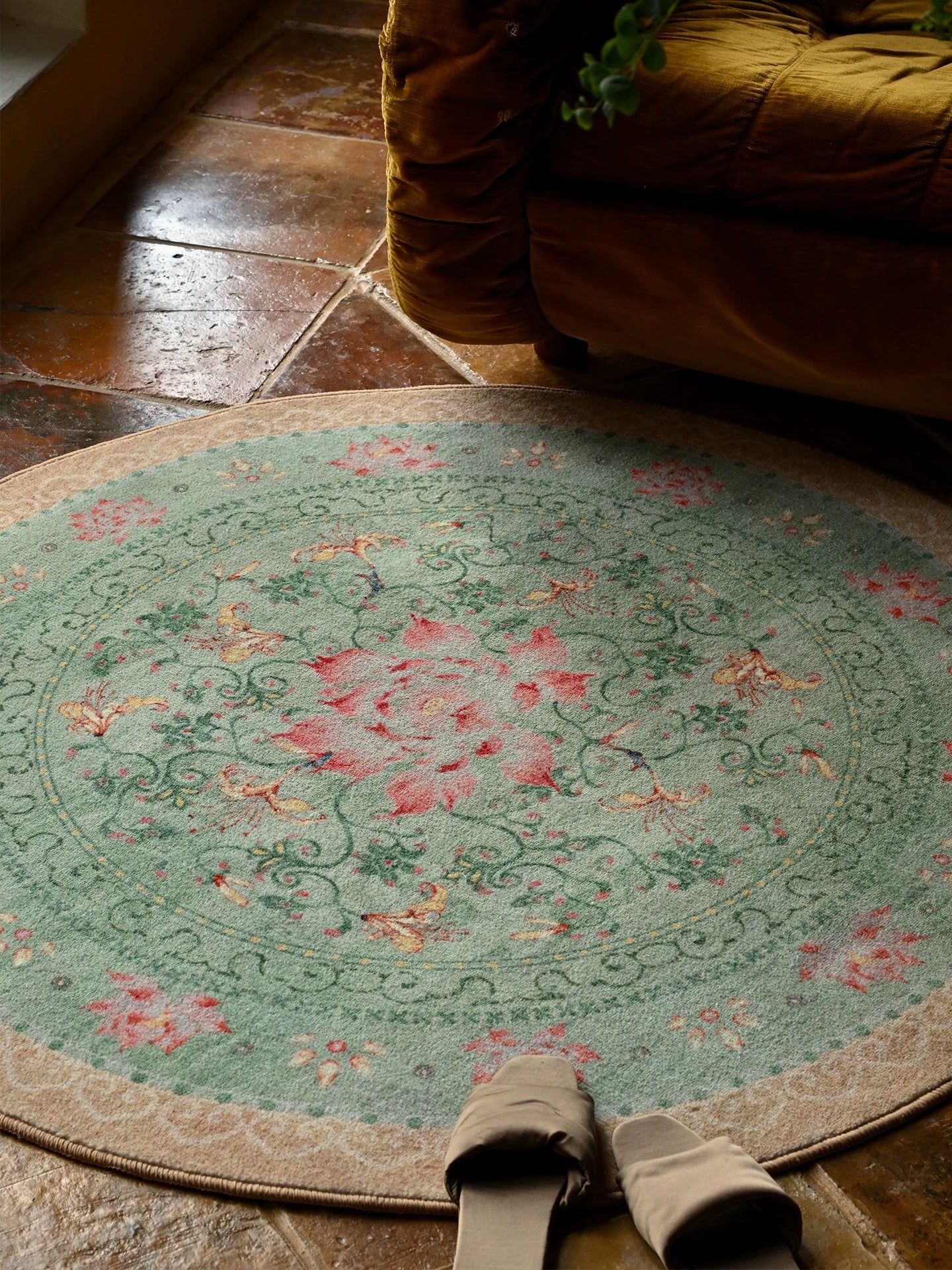 Lotus and Ruyi Round Rug