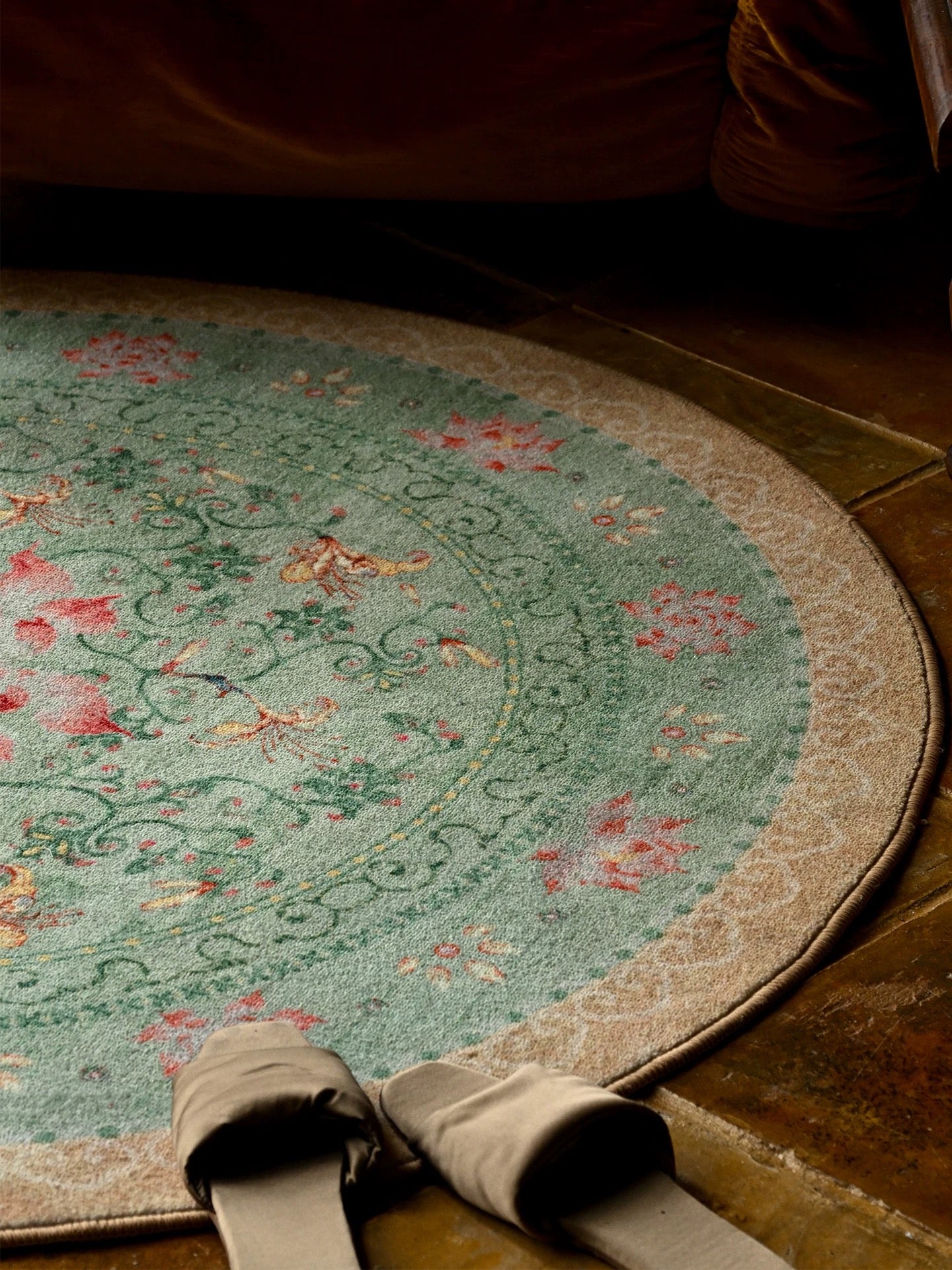 Lotus and Ruyi Round Rug