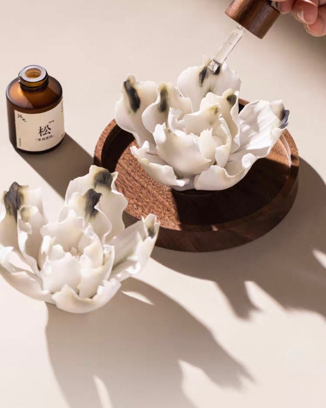 Handcrafted Jingdezhen Ceramic Flower Incense Holder – A Sculptural Expression of Zen Elegance