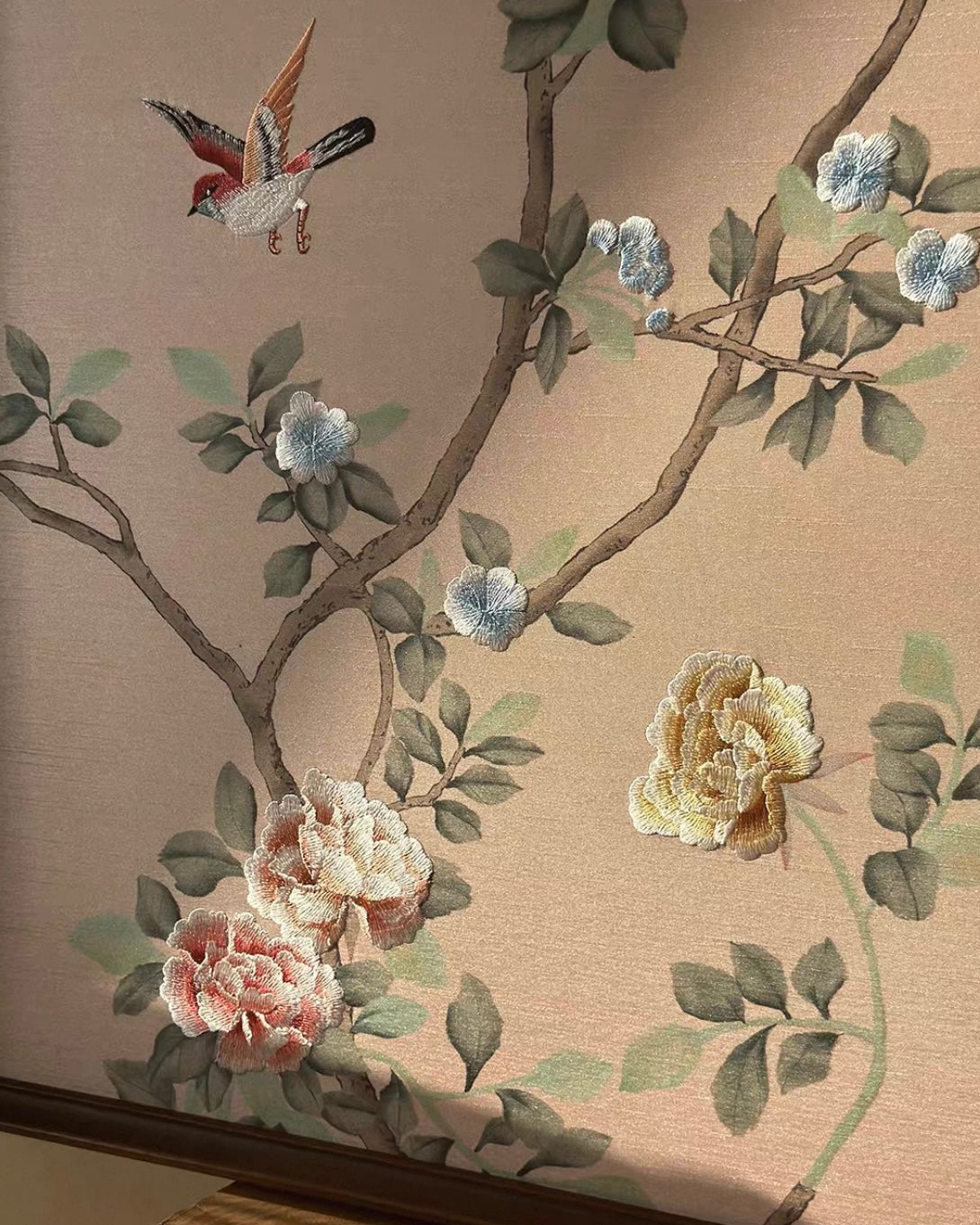 "Flowers and Birds of Prosperity" Embroidered Wall Art – A Timeless Blessing of Fortune and Elegance