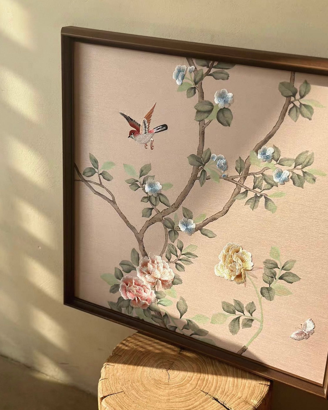 "Flowers and Birds of Prosperity" Embroidered Wall Art – A Timeless Blessing of Fortune and Elegance