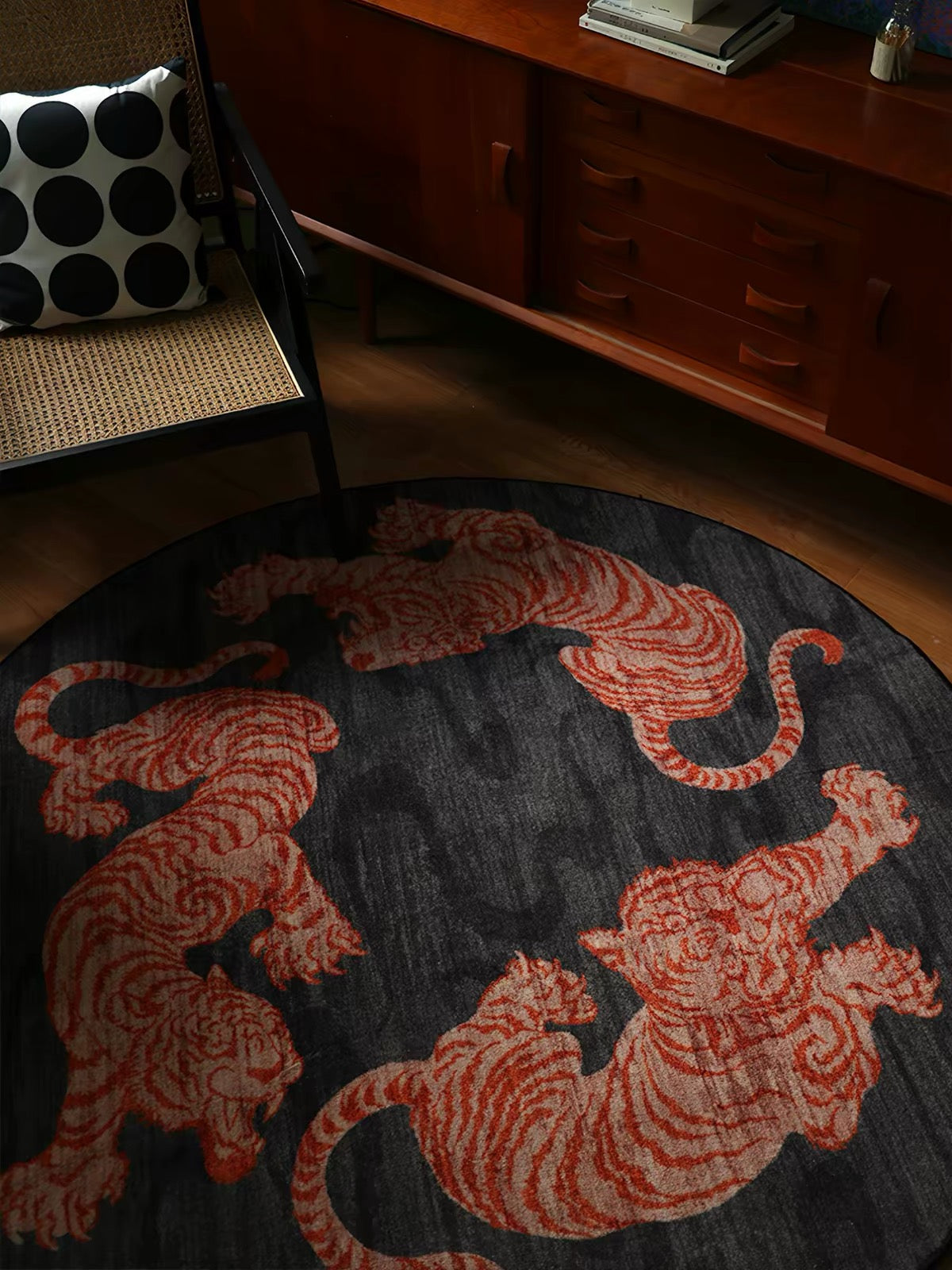 Majestic Tiger Round Rug – Vintage-Inspired Statement Rug for Modern Interiors