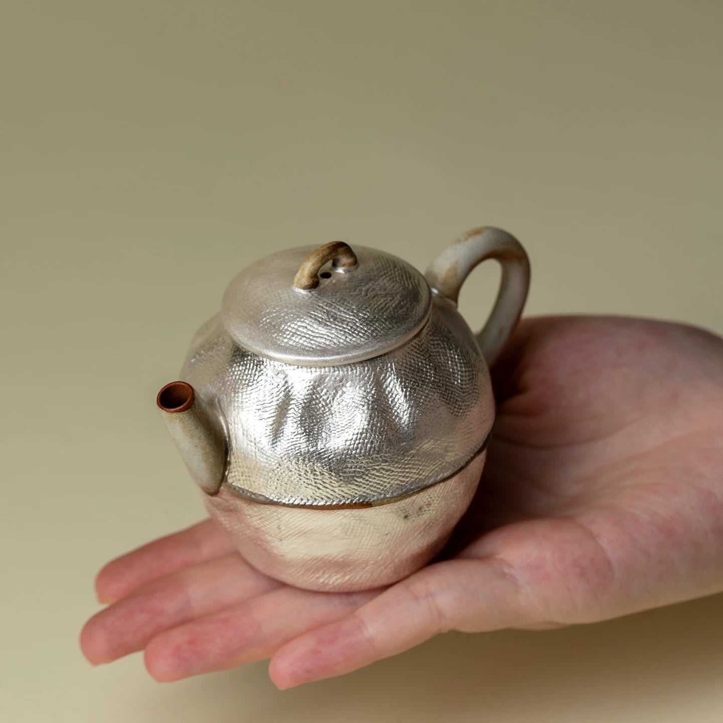 Handcrafted Japanese "Finger-Pressed" Coarse Pottery Teapot | Gilded Silver Interior (115ml)