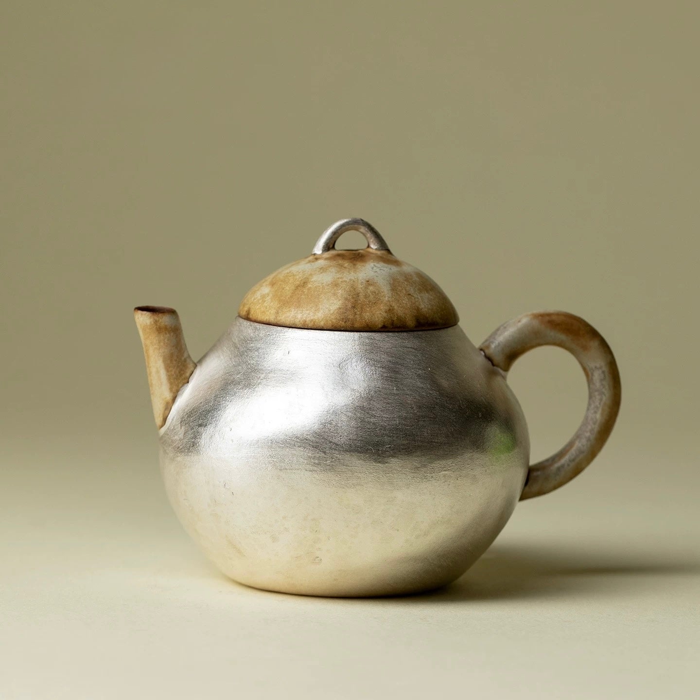 "Silver-Clad Primacy" | Japanese-Style Coarse Pottery Gilded Silver Teapot