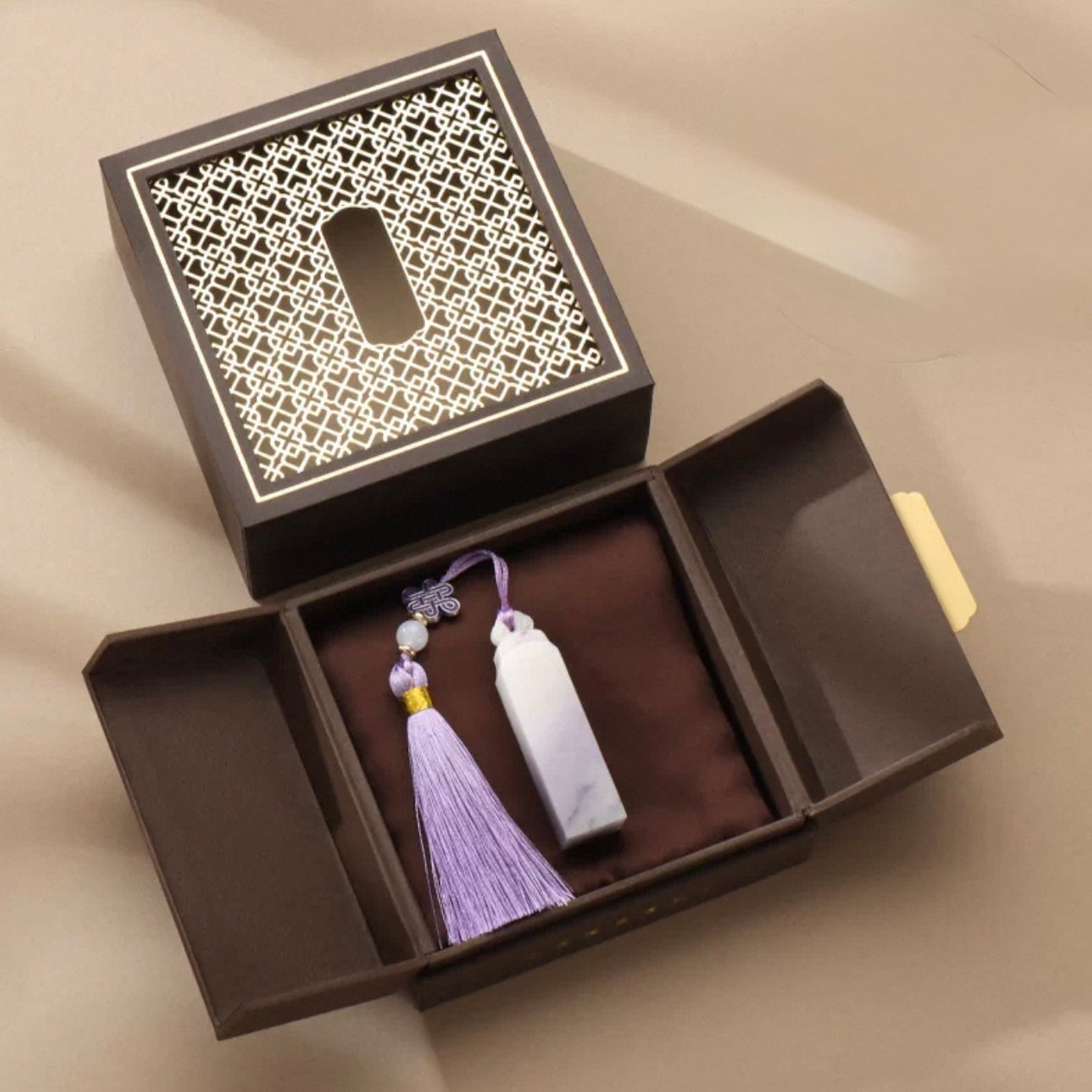 Kundenspezifischer, handgeschnitzter violetter Weißjade-Namensstempel – Handwerker-Hanko und Namensstempel mit Premium-Geschenkbox