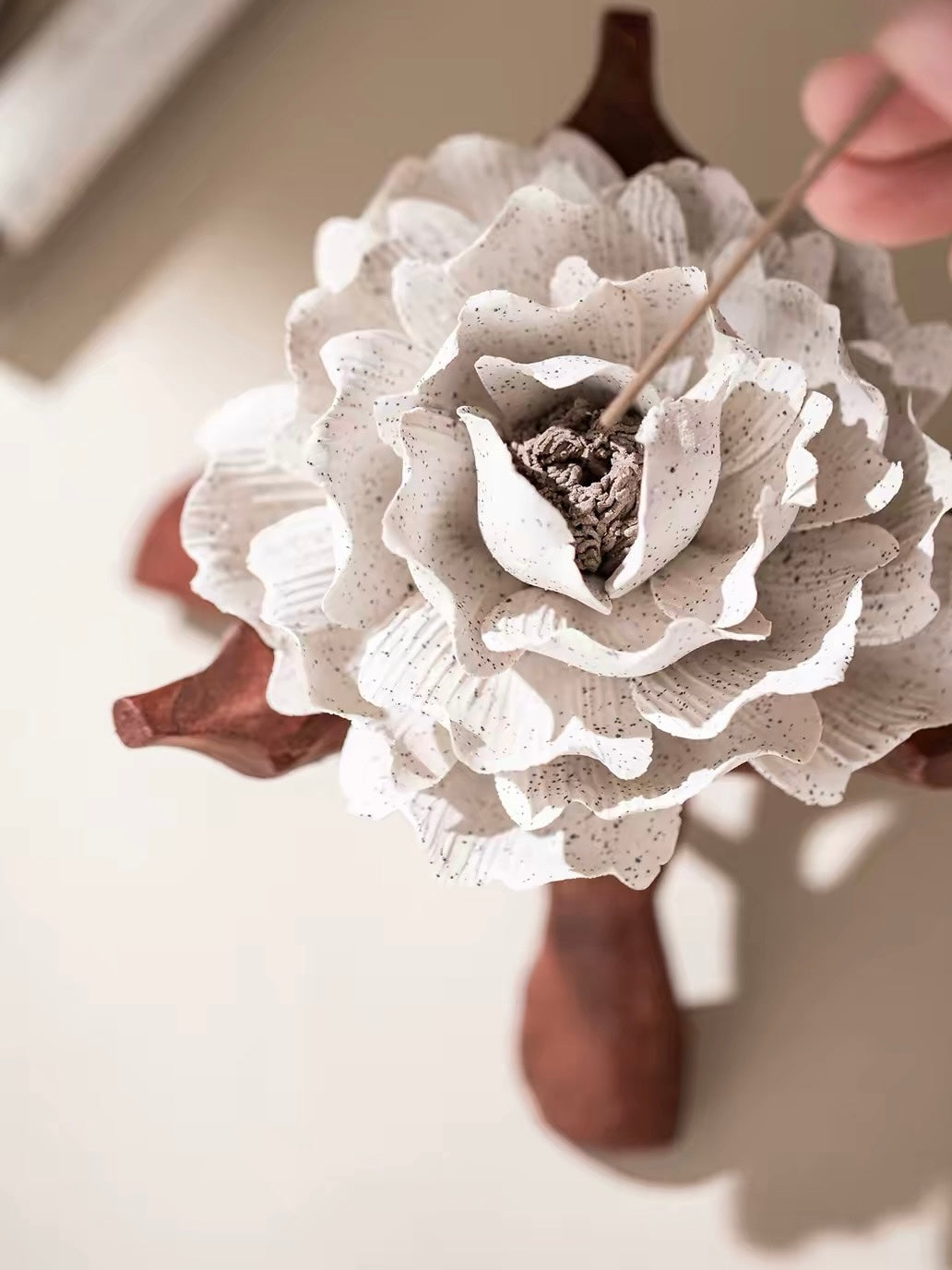 Handcrafted Ash Blossom Ceramic Incense Holder and Aroma Diffuser – Artisan Flower Sculpture with Optional Engraved Walnut Base