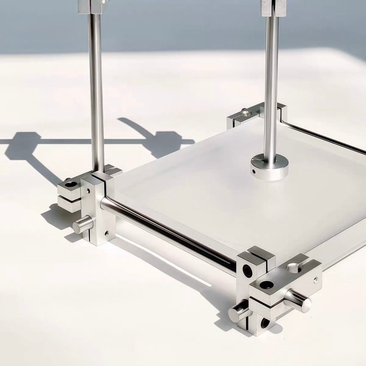 Linea Acrylic Tissue Holder