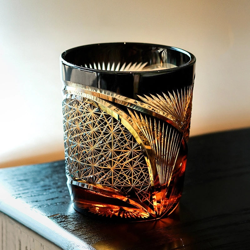 Edo Kiriko Handgefertigtes Whiskyglas mit Kranichfeder
