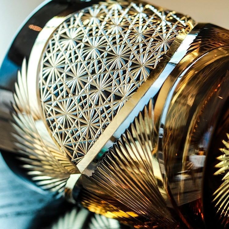 Edo Kiriko Handcrafted Crane Feather Whisky Glass – A Masterpiece of Japanese Artistry