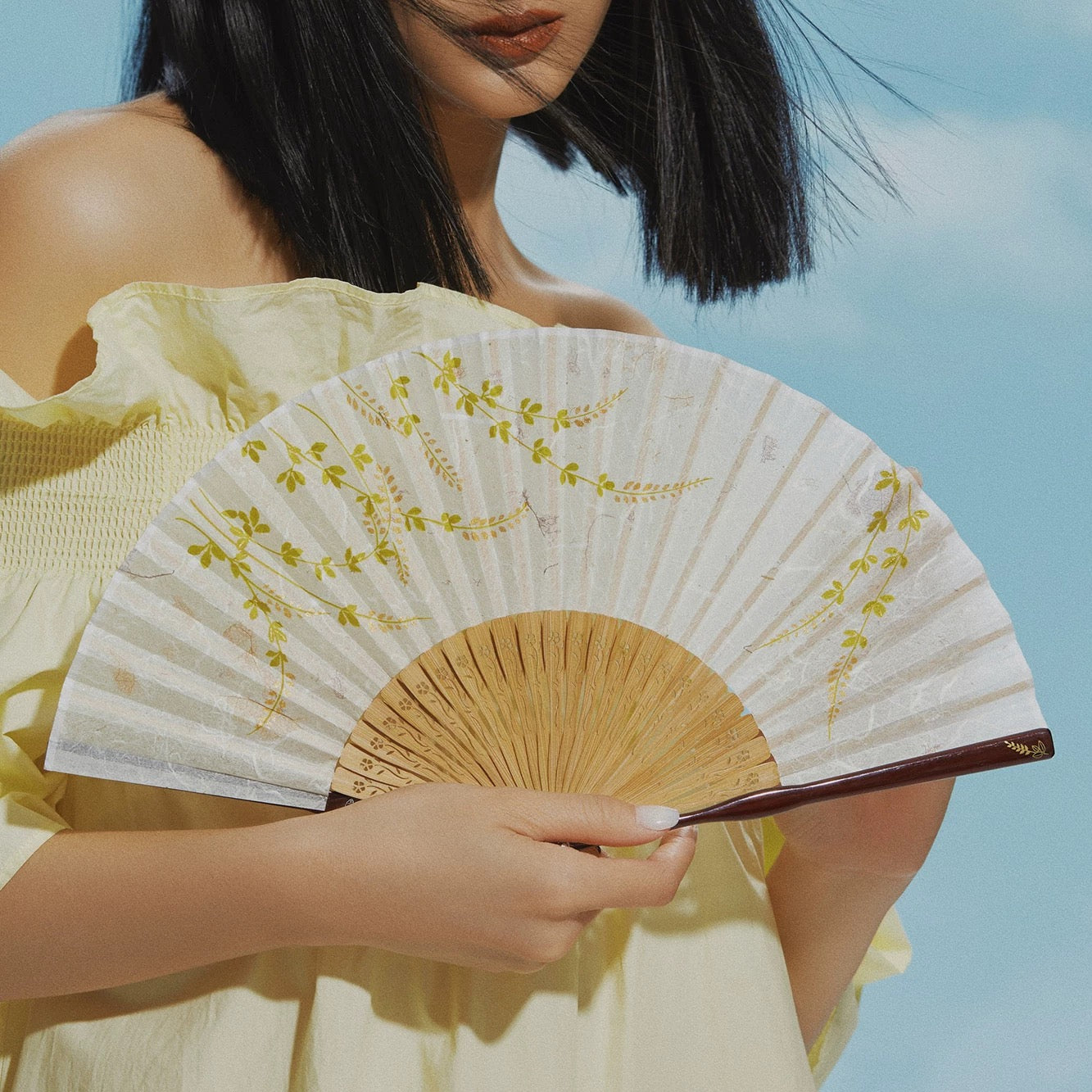 Handcrafted High-End Silk & Vein Leaf Folding Fan