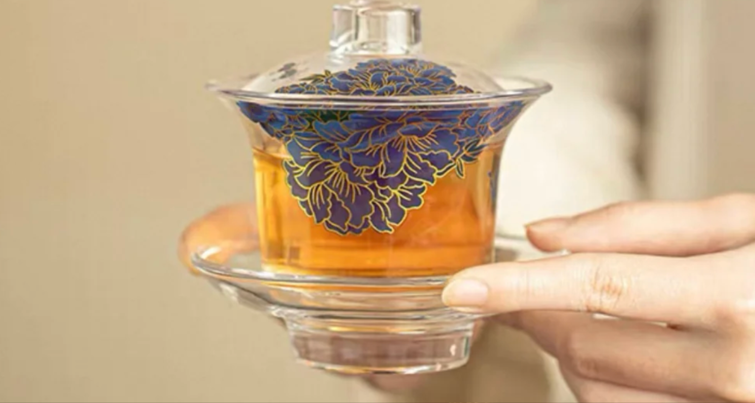 The Intimate Brew: Why True Connoisseurs Drink Directly from the Gaiwan