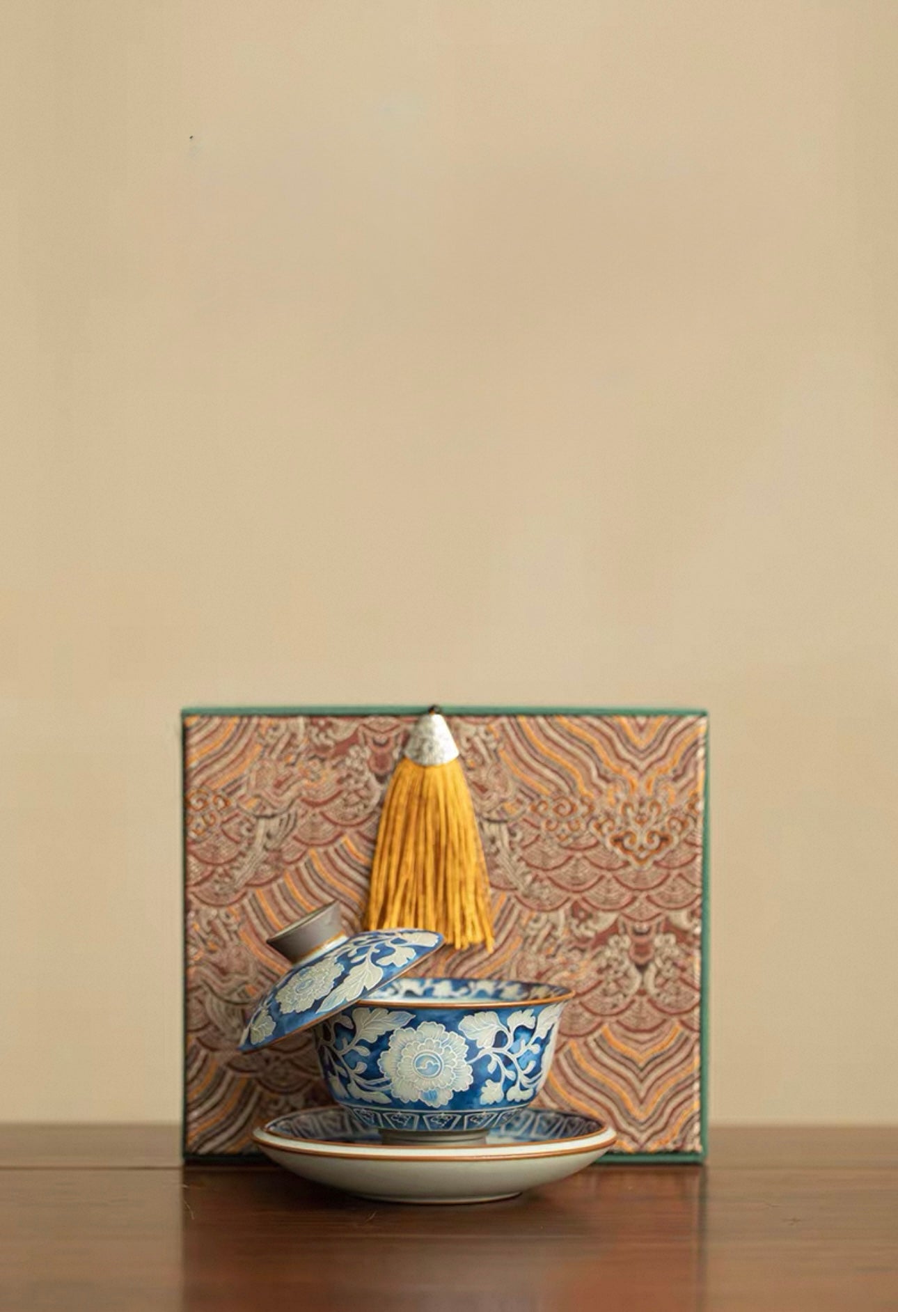 Ru Ware & Yuan Blue-White "Yuanbao" Floating Sancai Gaiwan (Gift Box Set)