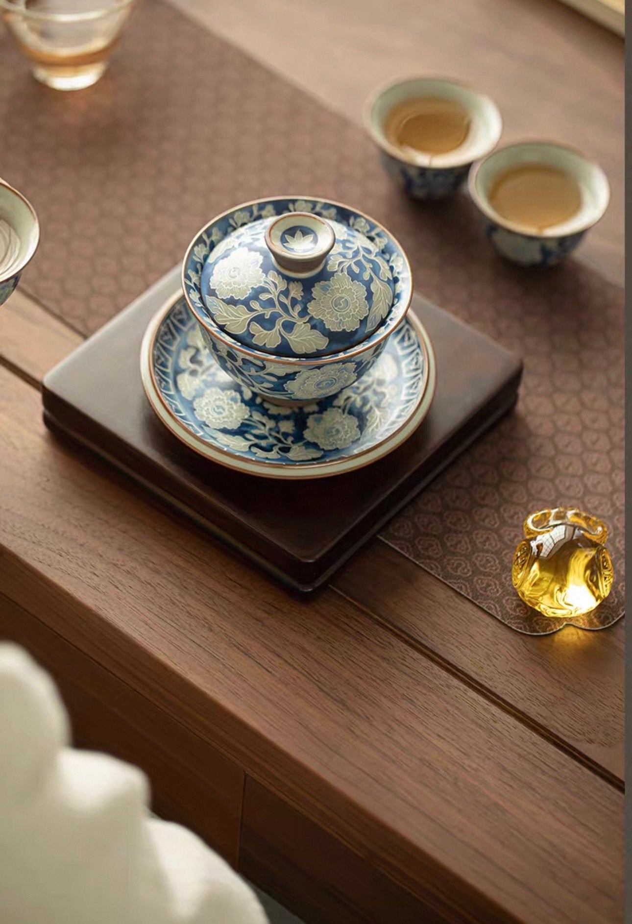 Ru Ware & Yuan Blue-White "Yuanbao" Floating Sancai Gaiwan (Gift Box Set)