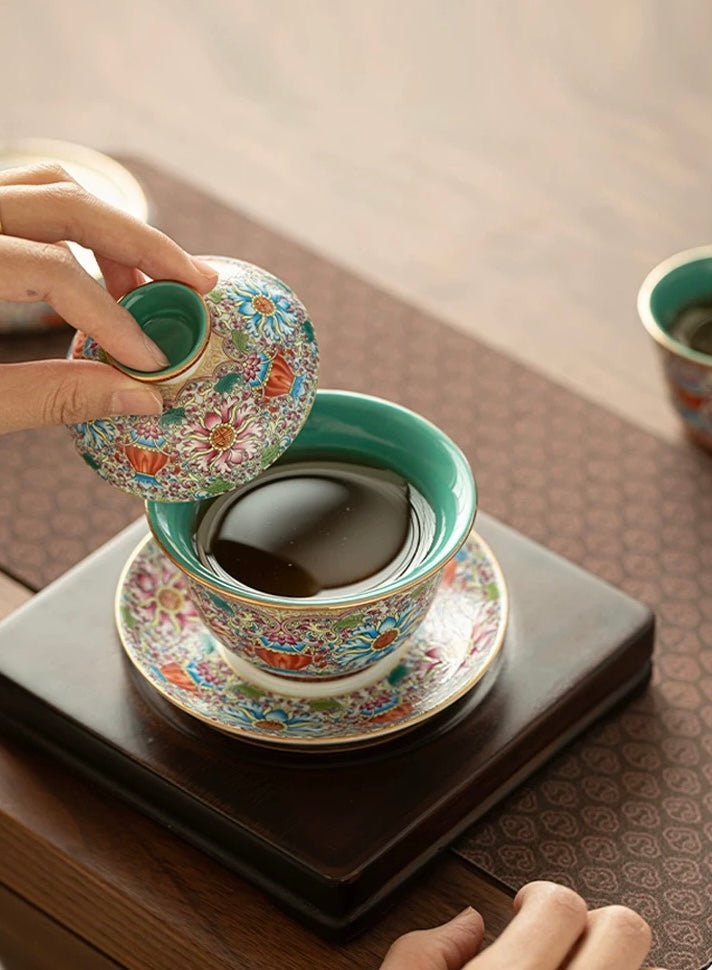 "Splendid Intertwining Lotus" Falangcai Sancai Gaiwan (Large Edition) - Thumbnail 4