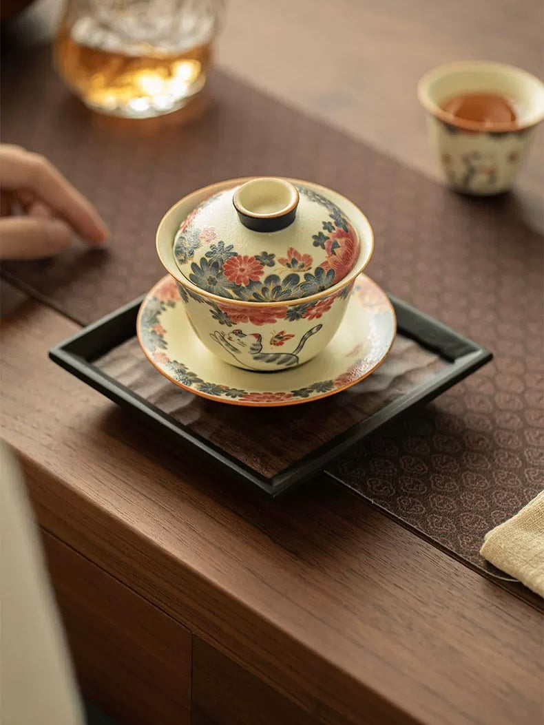 Hand-Painted "Cats in the Garden" Sancai Gaiwan - Thumbnail 5