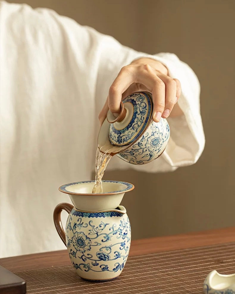 Imitation Song "Yellow Ru" Ware Intertwining Lotus Floating Gaiwan