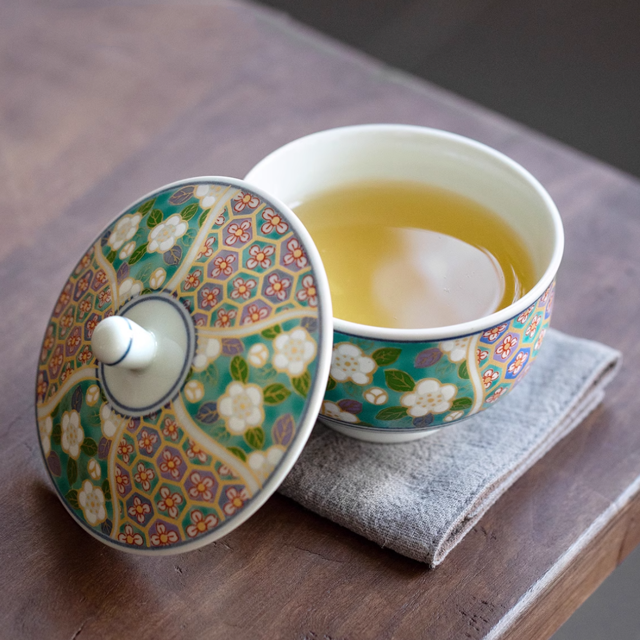 Authentic Japanese Arita-yaki Retro Style Hand-Applied Gold Decal Sancai Gaiwan - Thumbnail 2