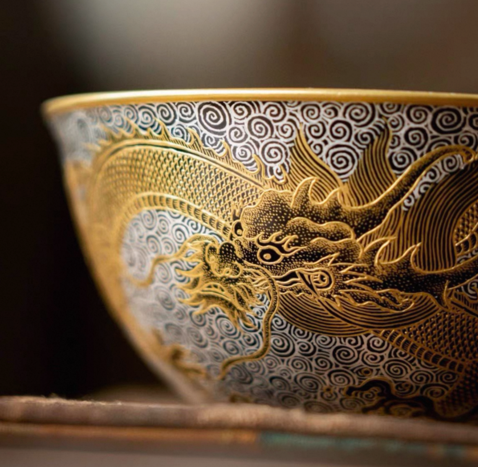 [Heirloom Collections] Tang Dynasty Inspired: "Dunhuang Dragon" Falangcai Palm Cup – Exquisitely Handcrafted with Gold & Silver Embellishments