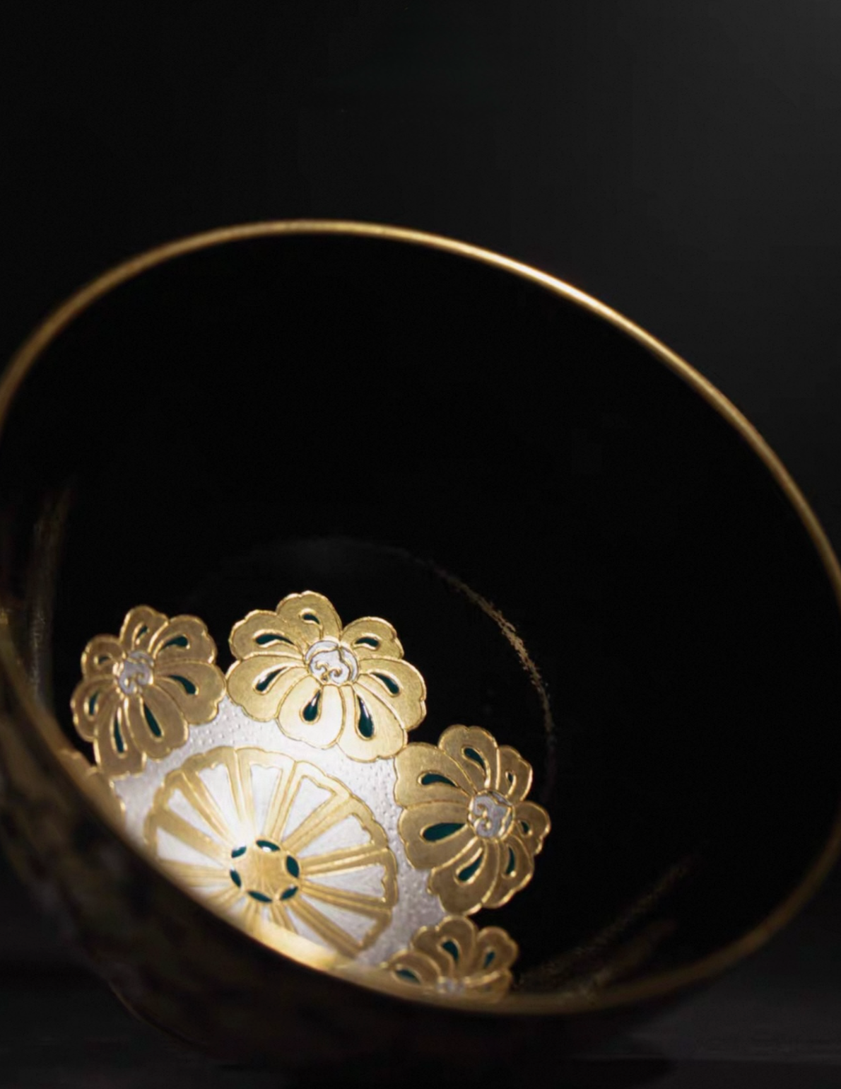 [Heirloom Collections] Imperial Grandeur: "Flourishing Branches" Porcelain Teacup – Masterfully Adorned with Falangcai Enamel, Gold, and Silver from Jingdezhen
