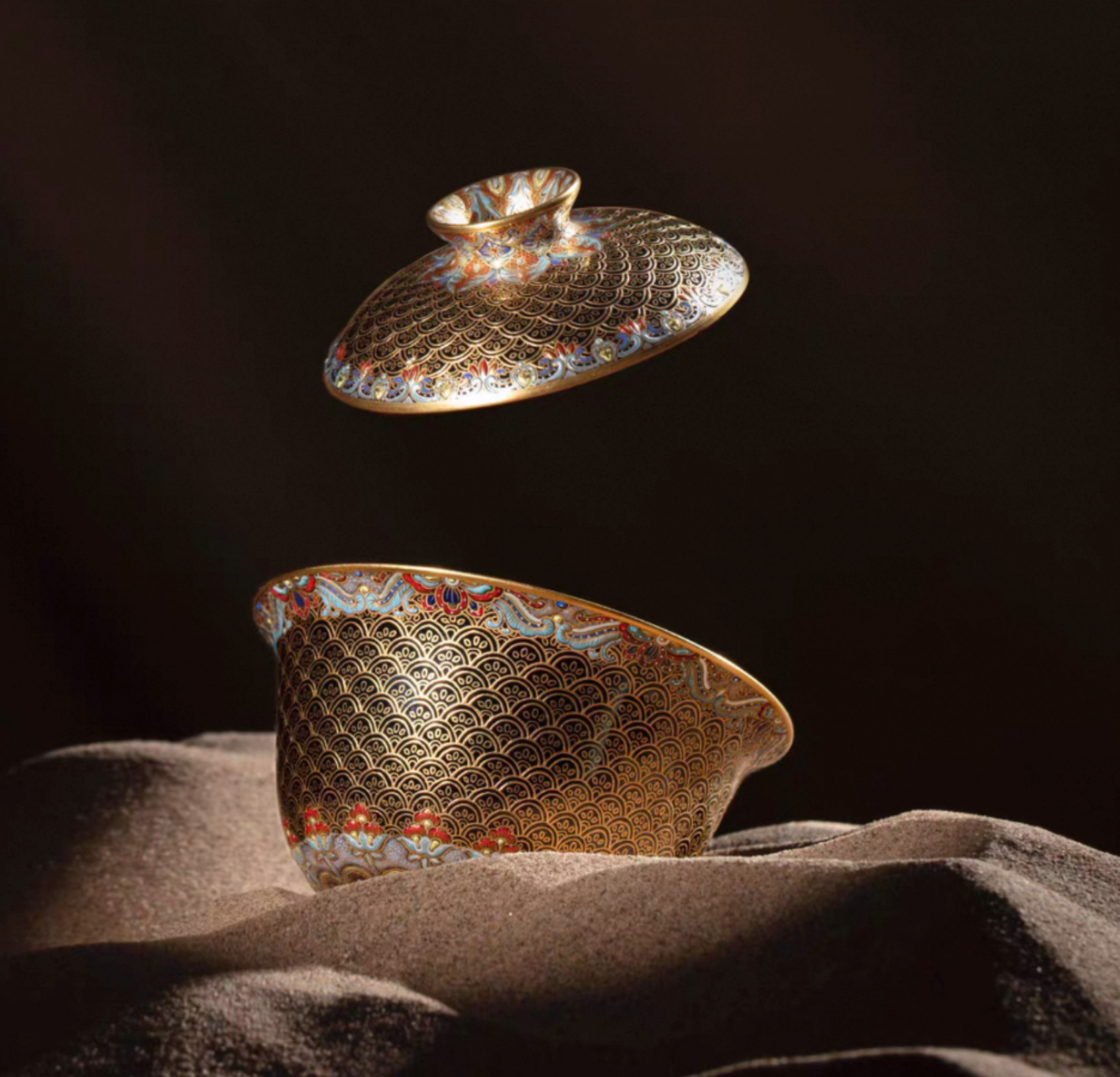 [Heirloom Collections] Imperial Splendor: "Dunhuang Scales" Gaiwan – Tang Dynasty Inspired Falangcai with Gold & Silver from Jingdezhen