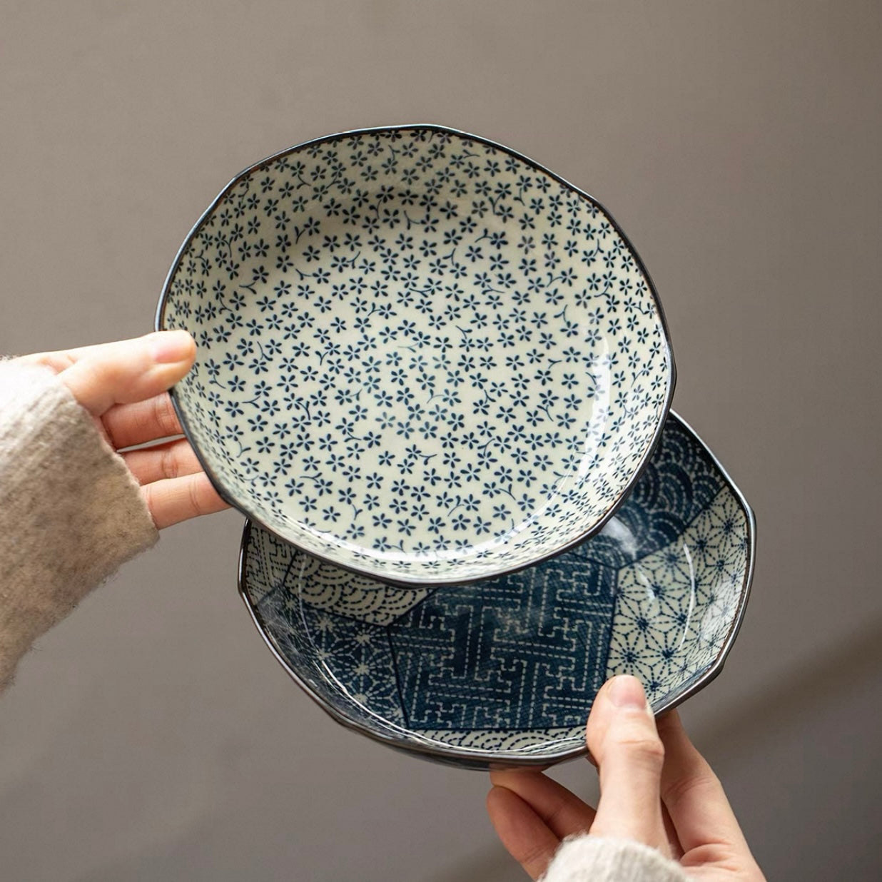 Japanese Mino-Ware "Ko-Sometsuke Karakusa" Deep Plate | Artisan Underglaze Tableware