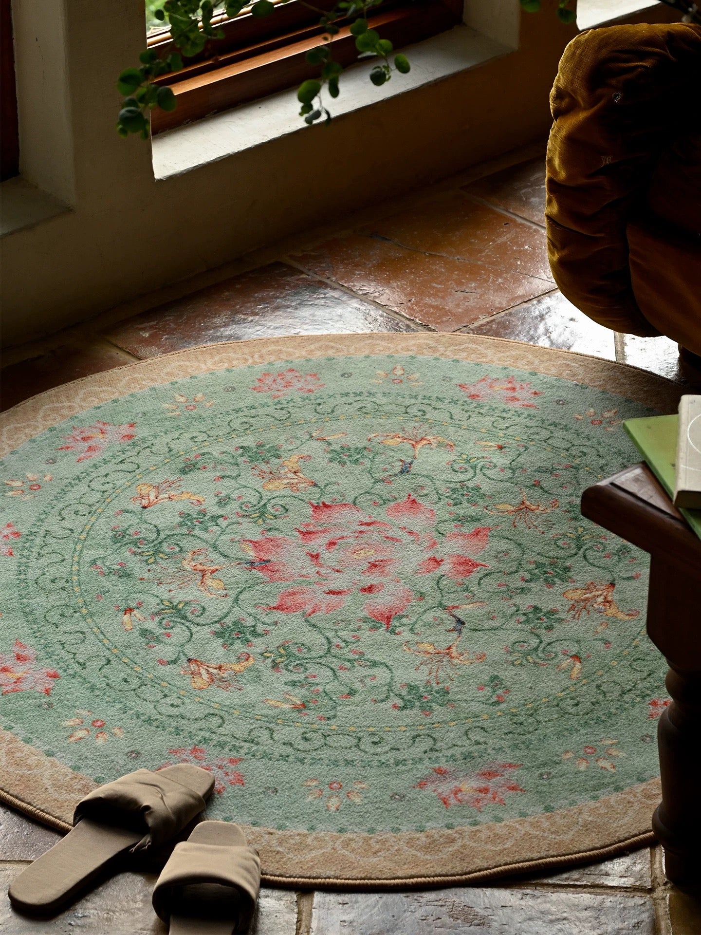Lotus and Ruyi Round Rug