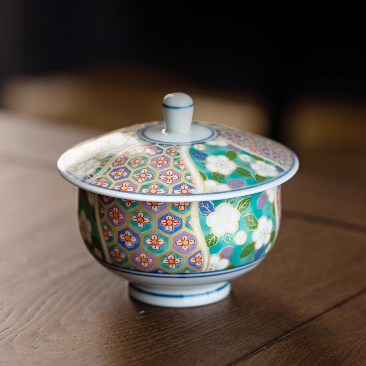 Authentic Japanese Arita-yaki Retro Style Hand-Applied Gold Decal Sancai Gaiwan - Thumbnail 4