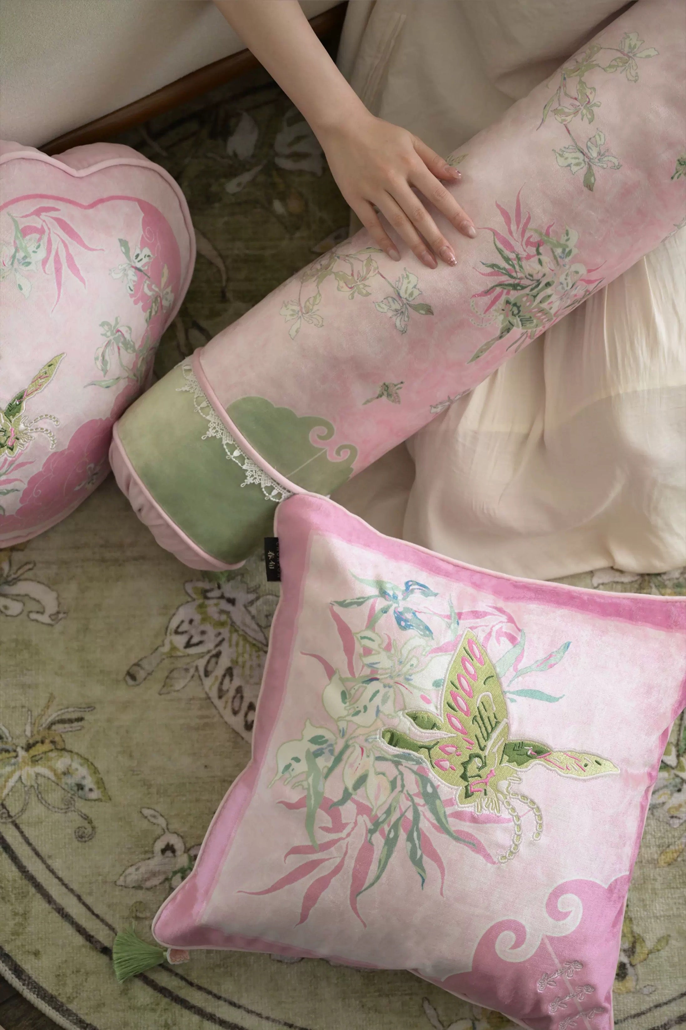 Qidie Yingyuan Cushion