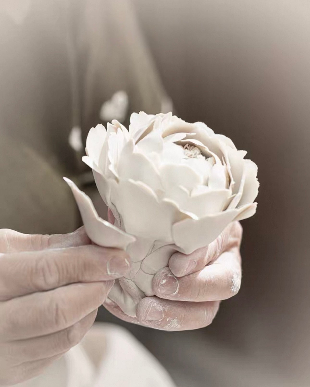 Handcrafted White Peony Ceramic Incense Holder and Aroma Diffuser