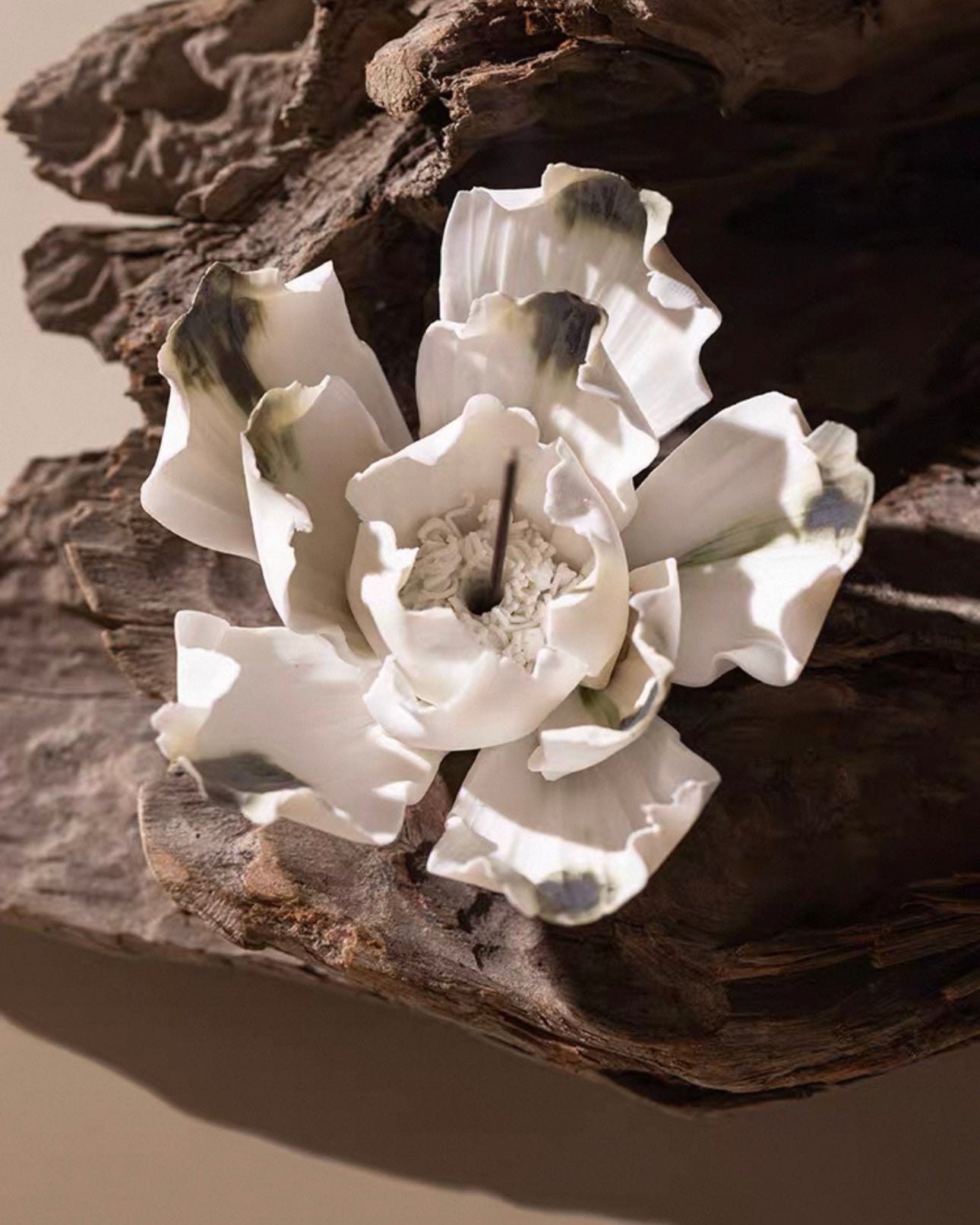 Handcrafted Jingdezhen Ceramic Flower Incense Holder – A Sculptural Expression of Zen Elegance