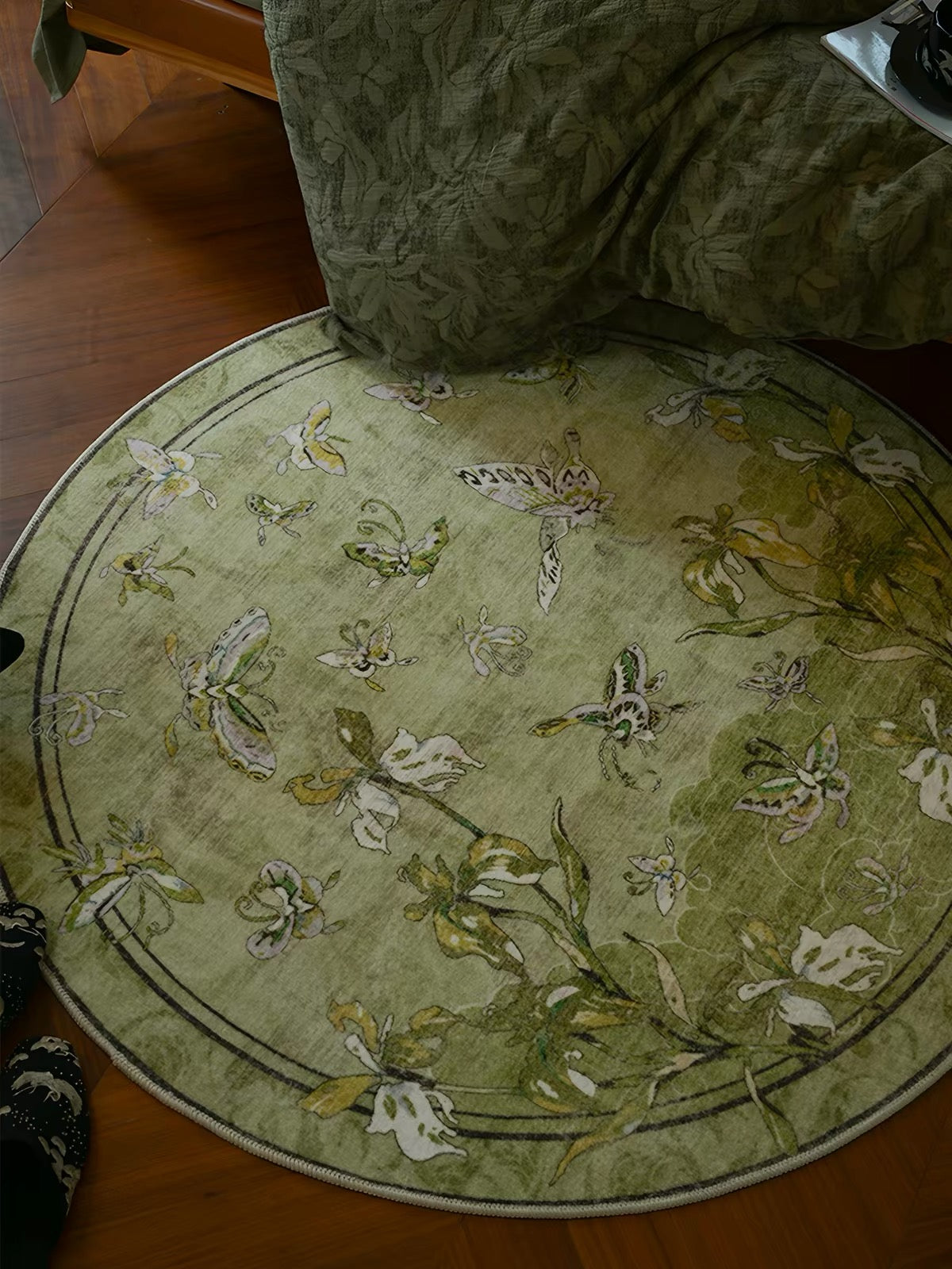 Vintage Butterfly and Iris Round Rug – A Timeless Garden in Bloom