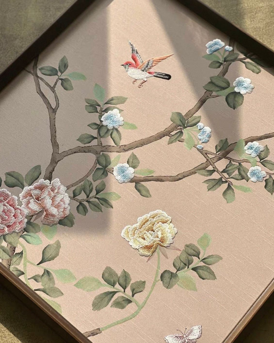 "Flowers and Birds of Prosperity" Embroidered Wall Art – A Timeless Blessing of Fortune and Elegance