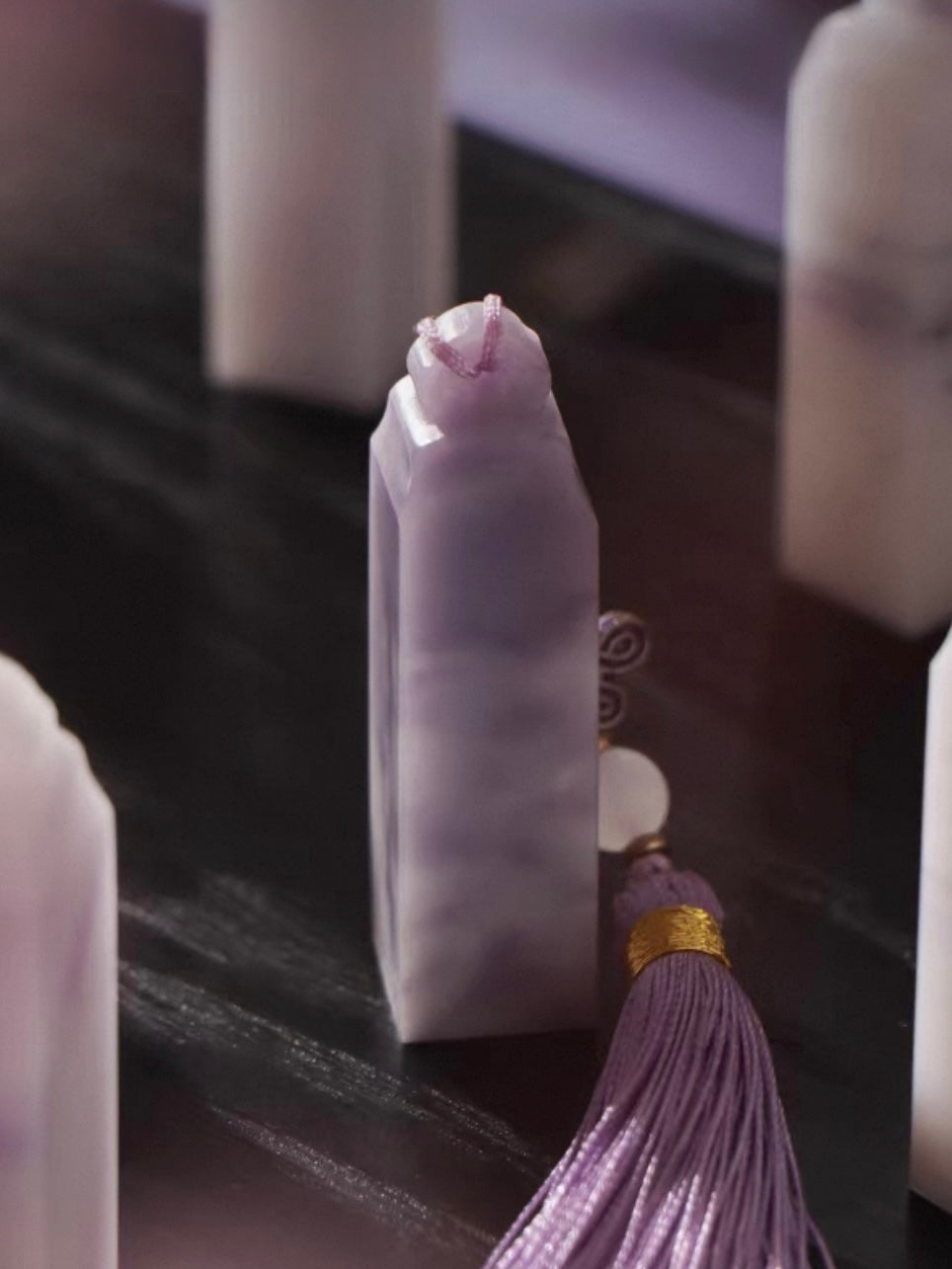 Kundenspezifischer, handgeschnitzter violetter Weißjade-Namensstempel – Handwerker-Hanko und Namensstempel mit Premium-Geschenkbox