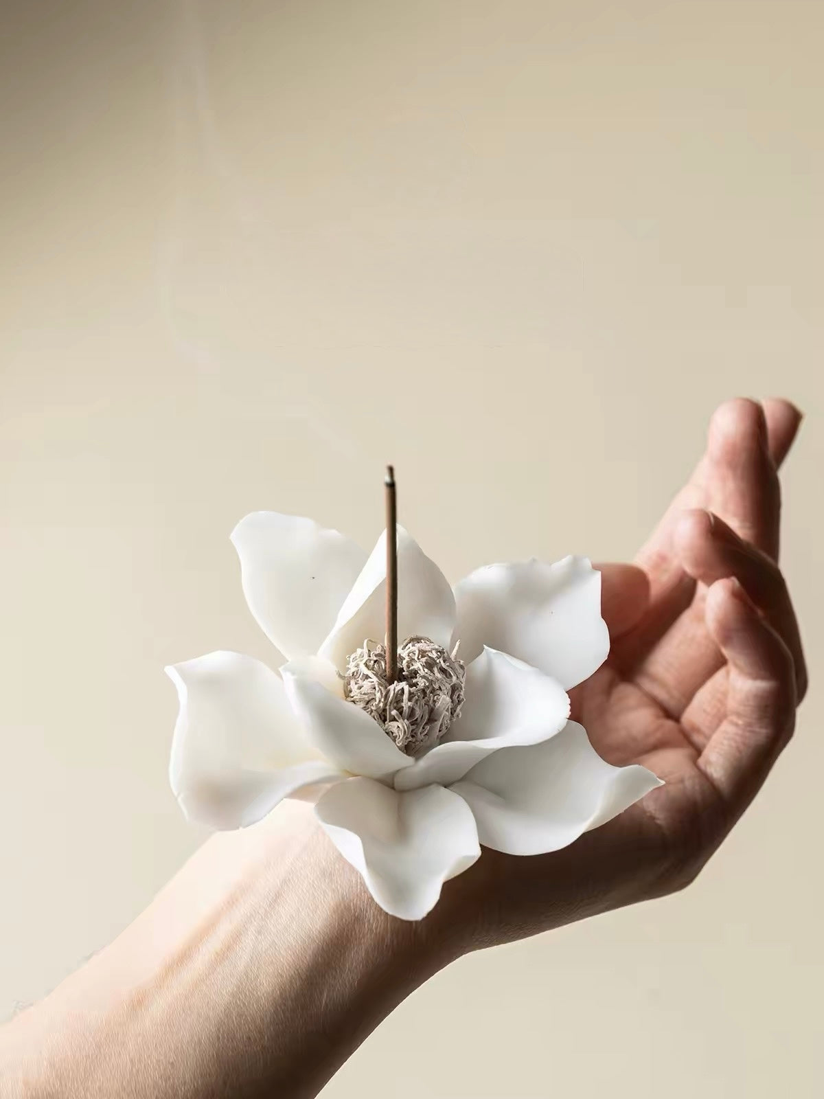 Handcrafted Gardenia Porcelain Incense Holder – Jingdezhen Ceramic Flower with Optional Walnut Wood Base