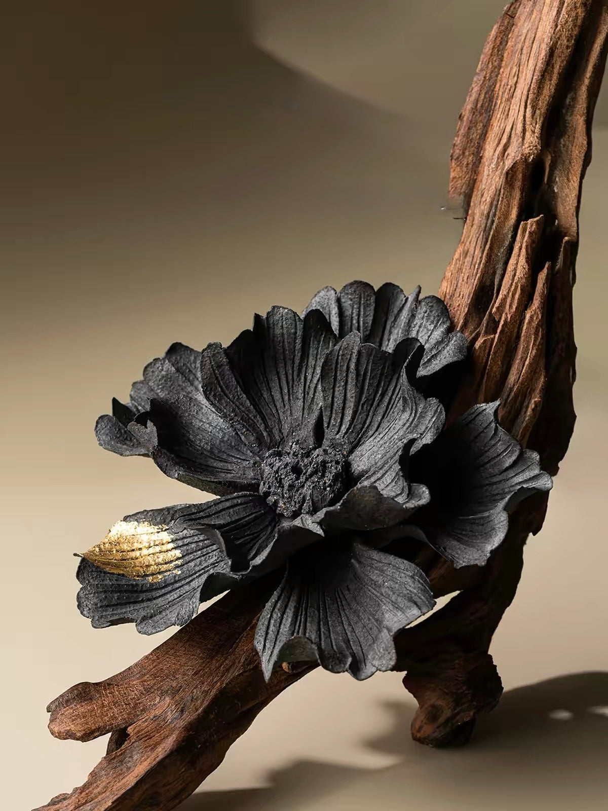 Handcrafted Black Ceramic Flower Incense Holder and Aroma Diffuser – Artisan Floral Sculpture in Pure Black or Gold Leaf