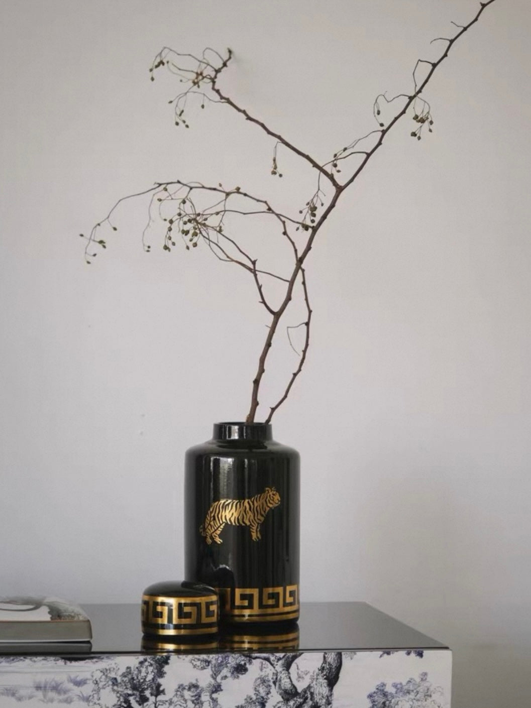 Savannah Duo Ceramic Vase Set – Leopard Gold and Panther Black Sculptural Vases