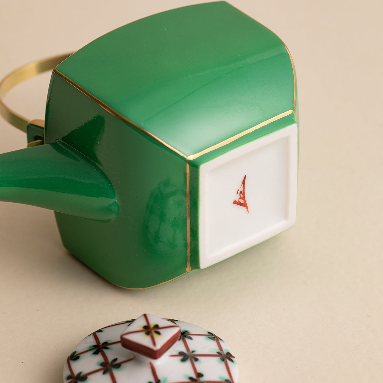 Japanese Zouzeng Kiln (Kurura-gaki) "Moeghi" Hand-Painted Gold Green Glaze Tea Set