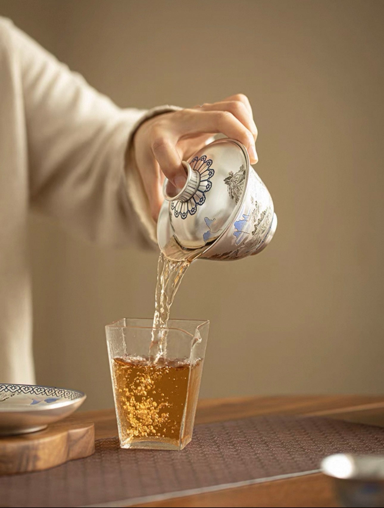 Silvery Mountainscape Gaiwan - A High-End Tea Masterpiece