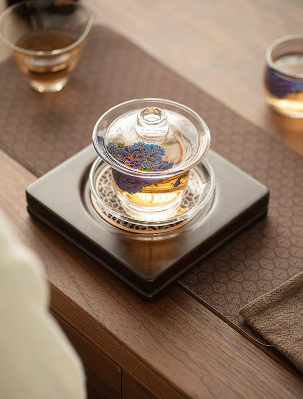 Peony-Etched Glass Gaiwan - Large, Anti-Scald Design