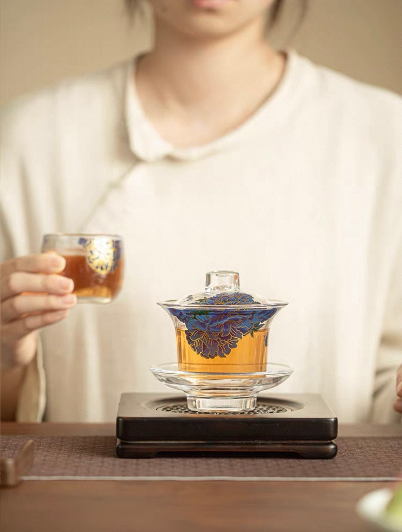 Peony-Etched Glass Gaiwan - Large, Anti-Scald Design