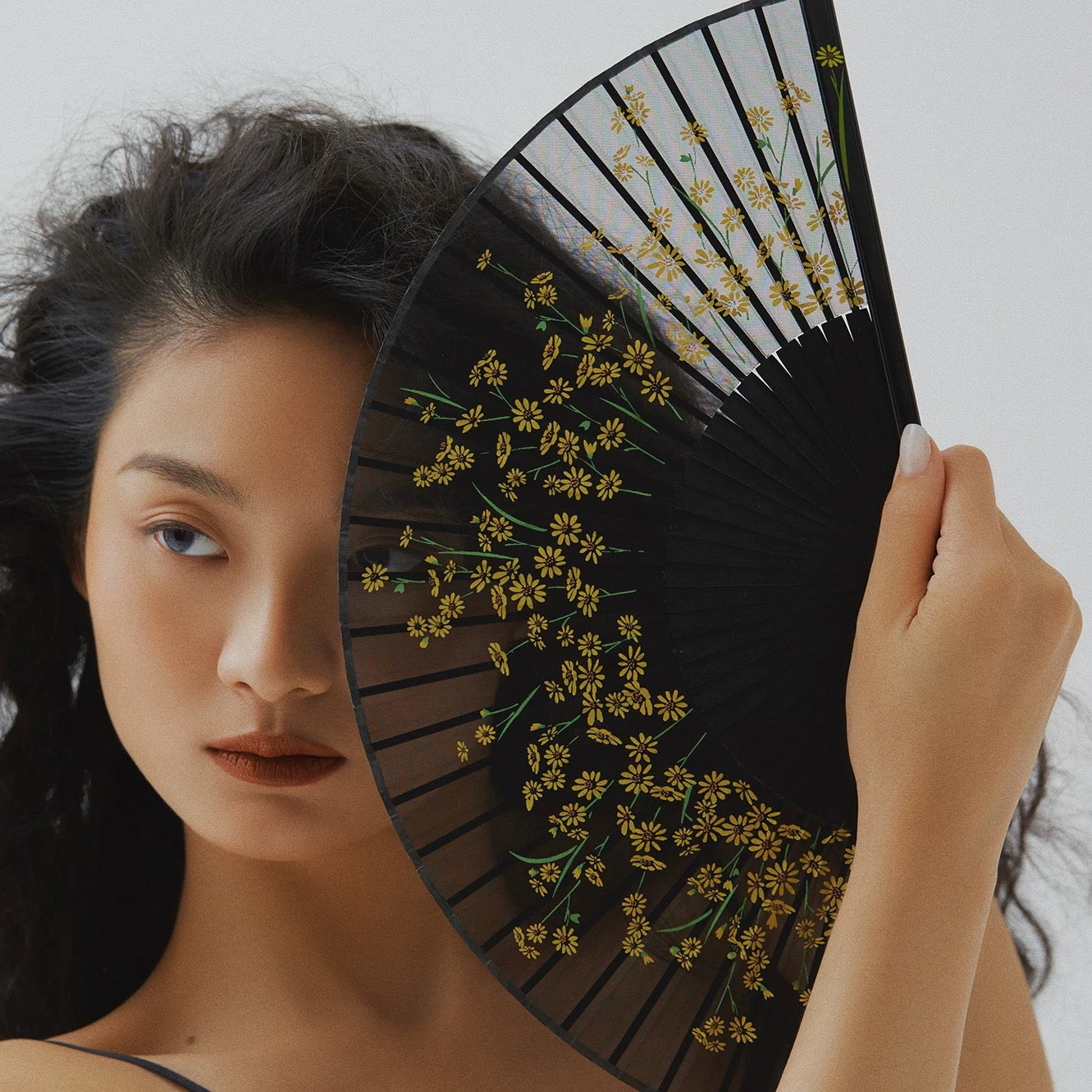 All-Bamboo Rib Silk Folding Fan | Daisy, Lily & Hibiscus Collection